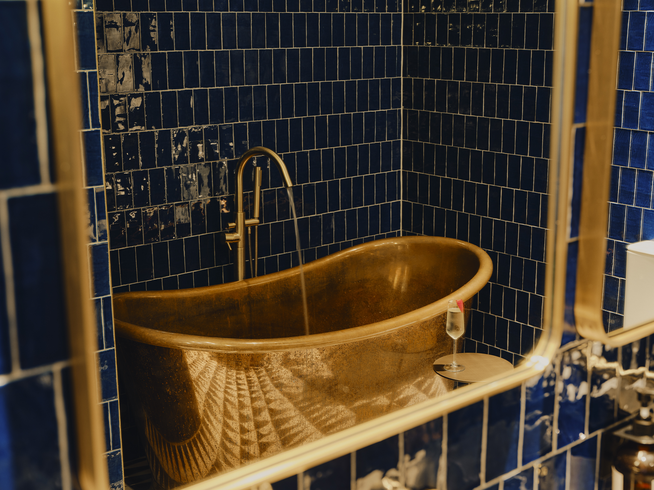 bathtub in copper suite