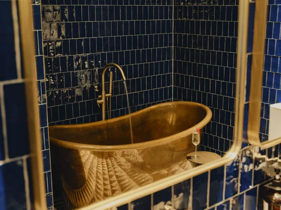 bathtub in copper suite