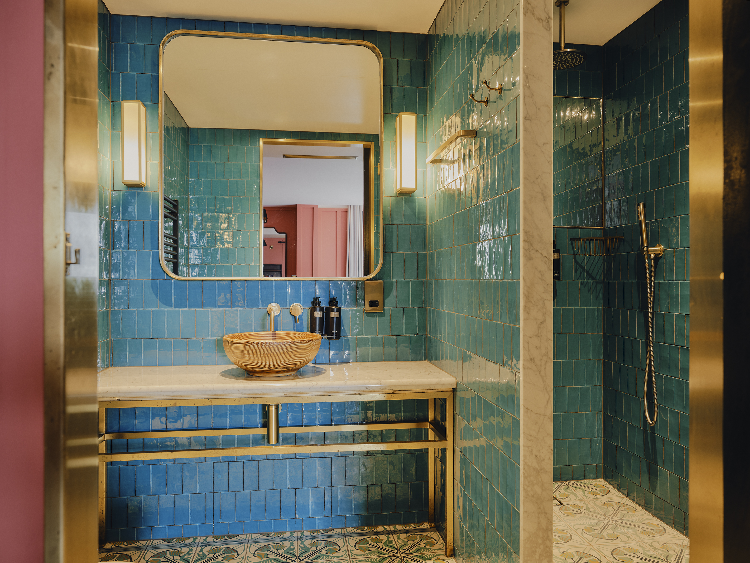 the-dean-galway-corner-large-bathroom.webp