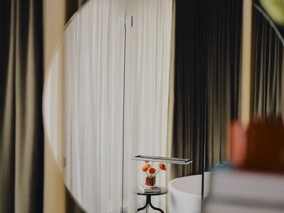 Bedroom reflection shot in The Dean Munich