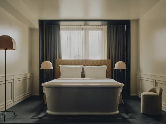 Freestanding Tub in The Dean Munich hotel rooms | Junior Suites in The Dean Munich
