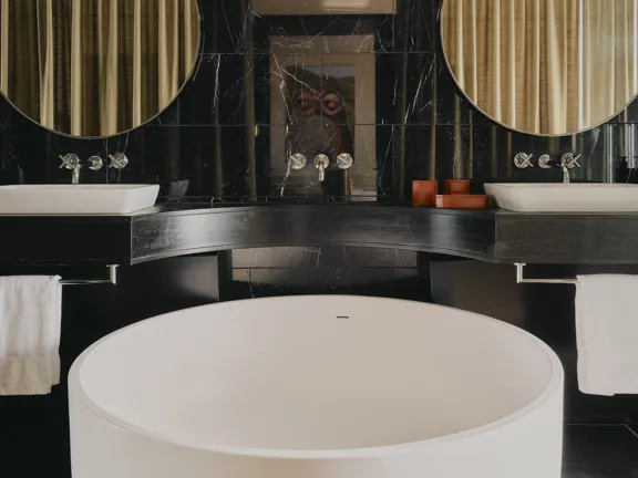 Bath in the Deluxe Suites in The Dean Munich